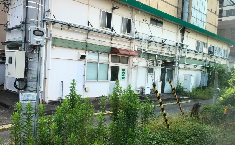 A yard office building seen from the train window on the Musashino Freight Line